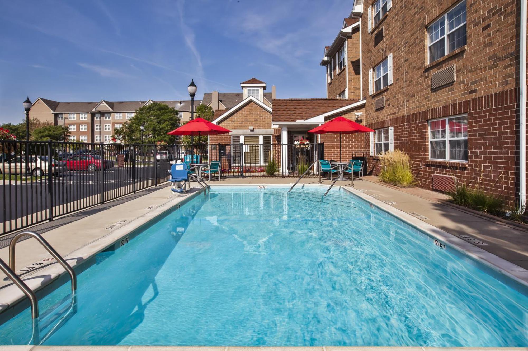 Towneplace Suites By Marriott Detroit Livonia Exterior photo